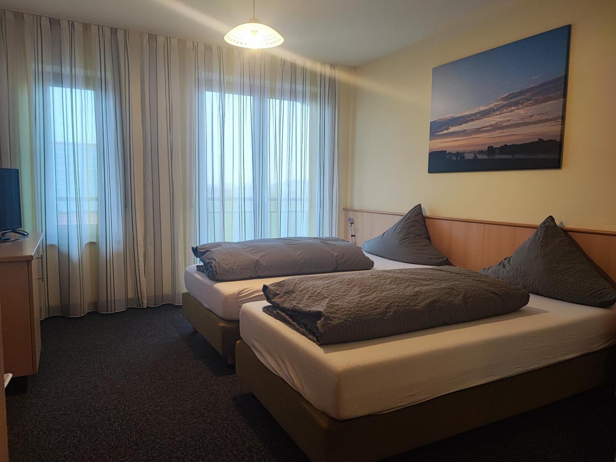 Wirtshaus Zur Bina Hotel Vilsbiburg Buitenkant foto